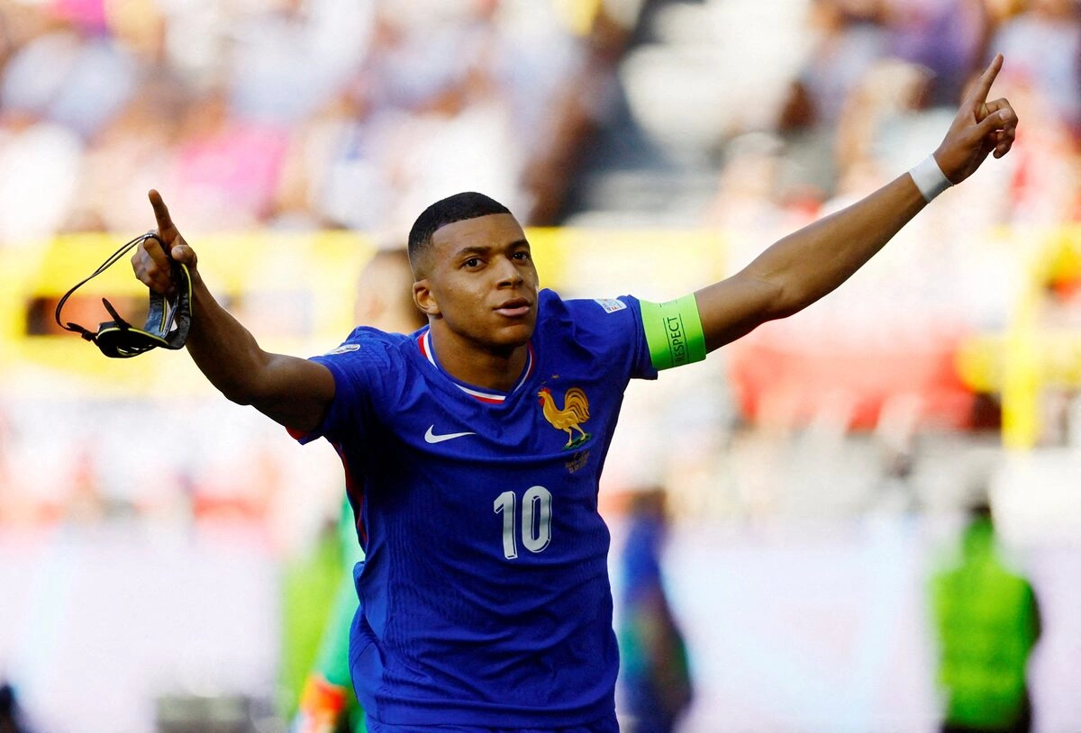 Platini khuyên Mbappe tránh chính trị, ABC8 baccarat và bài học giữ hình ảnh công chúng - hình ảnh - playabc8.com