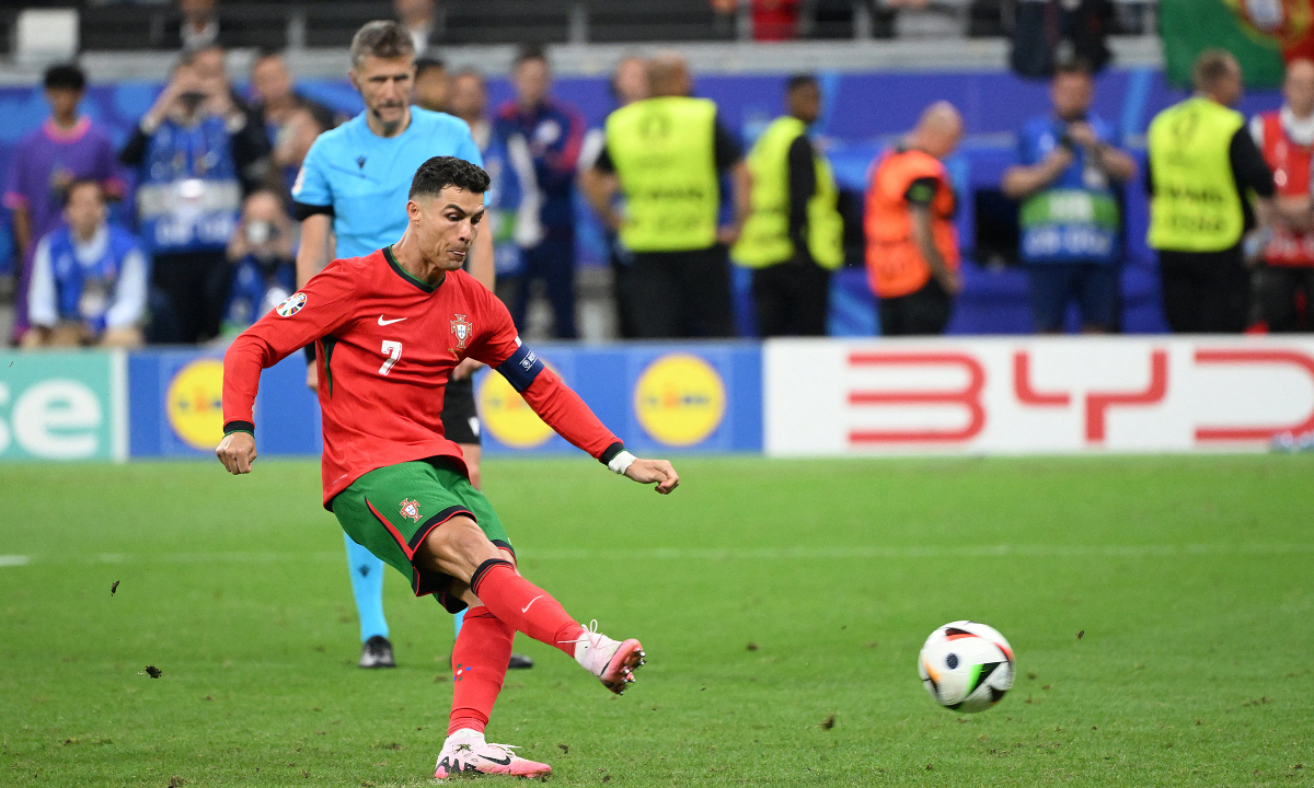 Cựu thủ quân Uruguay: ‘Ronaldo có thể vô địch World Cup 2026 nhờ hỗ trợ như Messi’ - hình ảnh - playabc8.com
