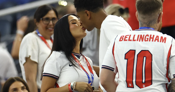 Chuyện ‘yêu’ tại World Cup 2026: Đội tuyển Anh cấm WAGs, còn Messi và Ronaldo thì sao? - hình ảnh - playabc8.com Chuyện ‘yêu’ tại World Cup 2026: Đội tuyển Anh cấm WAGs, còn Messi và Ronaldo thì sao? - hình ảnh - playabc8.com
