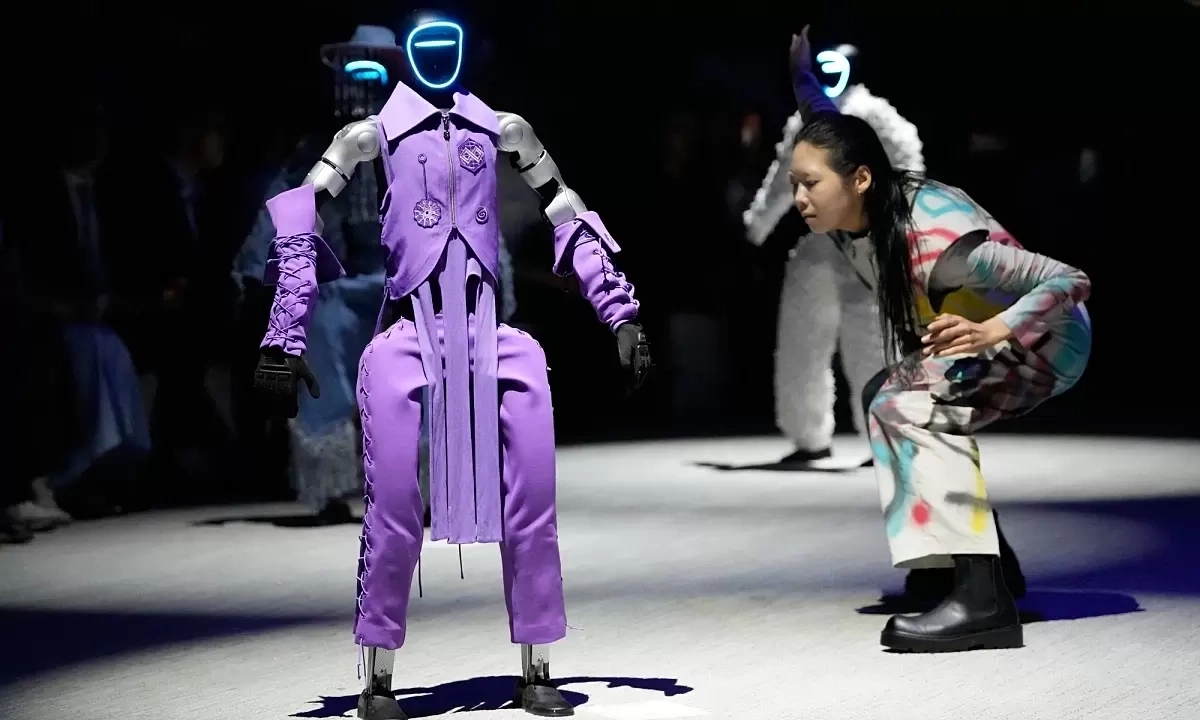 Robot Đọ Catwalk Cùng Người Thật: Xu Hướng Giải Trí Tương Lai Gắn Với ABC8 eSports - hình ảnh - playabc8.com