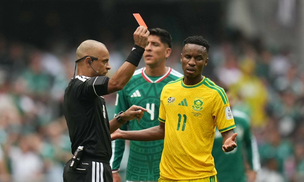 Trọng tài gây sốc trong trận khai mạc World Cup 2026: Khoảnh khắc khiến cầu thủ Nam Phi ngơ ngác - hình ảnh - playabc8.com Trọng tài gây sốc trong trận khai mạc World Cup 2026: Khoảnh khắc khiến cầu thủ Nam Phi ngơ ngác - hình ảnh - playabc8.com