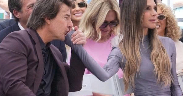 Khoảnh khắc Tom Cruise hôn tay Victoria Beckham: Dấu ấn lịch lãm giữa tâm bão truyền thông - hình ảnh - playabc8.com