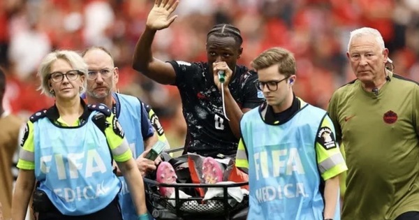Cầu thủ Canada chia tay World Cup 2026 sau chấn thương gãy chân trong trận thắng Qatar - hình ảnh - playabc8.com