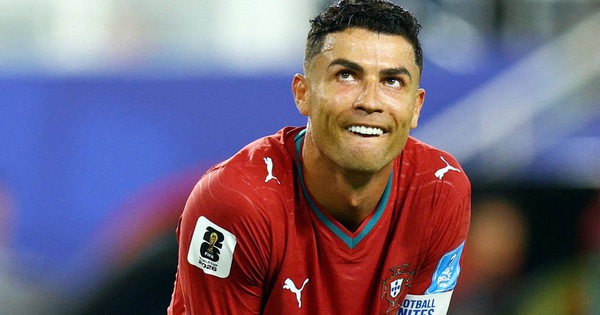 Thưởng tân thủ ABC8: Ronaldo mờ nhạt, người hâm mộ Việt tìm niềm vui mới - hình ảnh - playabc8.com Thưởng tân thủ ABC8: Ronaldo mờ nhạt, người hâm mộ Việt tìm niềm vui mới - hình ảnh - playabc8.com
