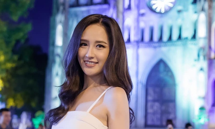 Thưởng tân thủ ABC8: Mai Phương Thúy và phong cách dạo phố ‘hở eo’ hút mắt - hình ảnh - playabc8.com