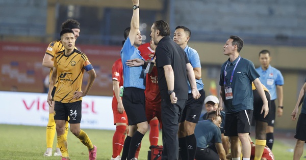 HLV Popov dọa rời V-League sau trận hòa gây tranh cãi với Công an TP.HCM - hình ảnh - playabc8.com HLV Popov dọa rời V-League sau trận hòa gây tranh cãi với Công an TP.HCM - hình ảnh - playabc8.com