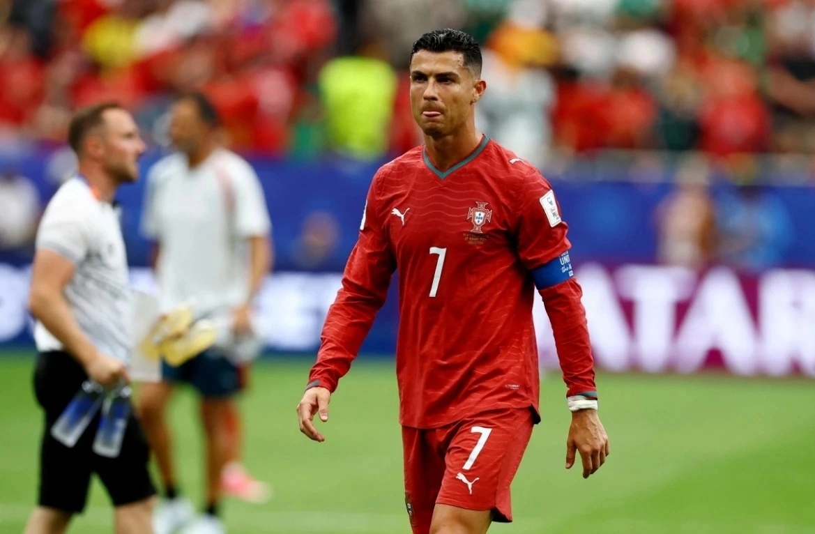 Cầu thủ CHDC Congo thừa nhận không kèm Ronaldo: Cơ hội cho fan cá cược thể thao trực tuyến? - hình ảnh - playabc8.com Cầu thủ CHDC Congo thừa nhận không kèm Ronaldo: Cơ hội cho fan cá cược thể thao trực tuyến? - hình ảnh - playabc8.com