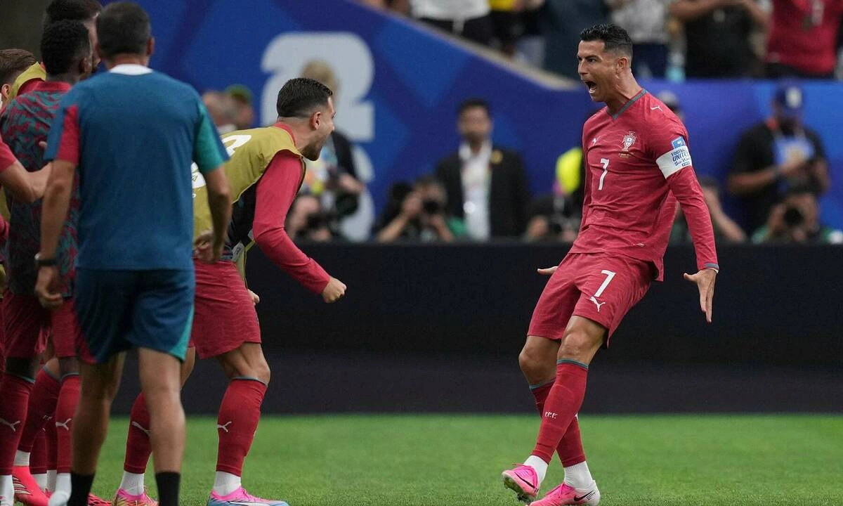 Ibrahimovic Chê Ronaldo: ‘Cứ Như Vừa Từ Hành Tinh Khác Trở Về’ - hình ảnh - playabc8.com Ibrahimovic Chê Ronaldo: ‘Cứ Như Vừa Từ Hành Tinh Khác Trở Về’ - hình ảnh - playabc8.com