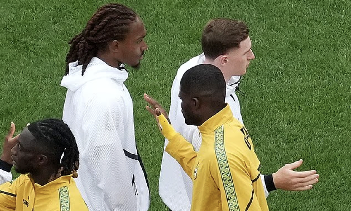 Cầu thủ Anh từ chối bắt tay đối thủ ở World Cup: Hành động gây tranh cãi của Djed Spence - hình ảnh - playabc8.com