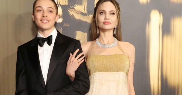 ABC8 chính thức: Hành trình trưởng thành của cặp song sinh nhà Jolie-Pitt chạm mốc tốt nghiệp - hình ảnh - playabc8.com ABC8 chính thức: Hành trình trưởng thành của cặp song sinh nhà Jolie-Pitt chạm mốc tốt nghiệp - hình ảnh - playabc8.com
