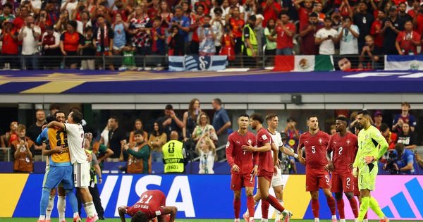 Báo Bồ Đào Nha cay đắng: ‘Kết cục thật tuyệt vọng, HLV Martinez sai lầm vì cố giữ Ronaldo’ - hình ảnh - playabc8.com