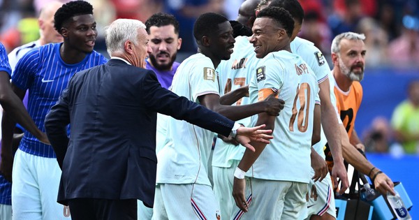 HLV Deschamps đi vào lịch sử World Cup: Mbappe – Dembele tái lập kỳ tích của Brazil: góc nhìn mới cho người chơi Việt - hình ảnh - playabc8.com