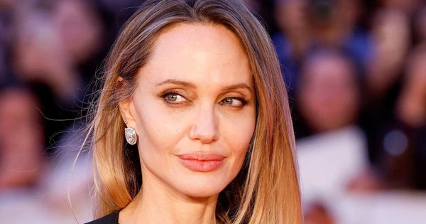 Angelina Jolie kiên quyết bảo vệ quyền riêng tư tài chính giữa tranh chấp với Brad Pitt - hình ảnh - playabc8.com Angelina Jolie kiên quyết bảo vệ quyền riêng tư tài chính giữa tranh chấp với Brad Pitt - hình ảnh - playabc8.com