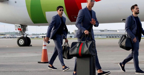 Cristiano Ronaldo bị chấm 0 điểm về thời trang tại World Cup 2026 – Fan Việt bất ngờ - hình ảnh - playabc8.com Cristiano Ronaldo bị chấm 0 điểm về thời trang tại World Cup 2026 – Fan Việt bất ngờ - hình ảnh - playabc8.com