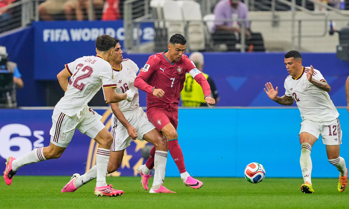 Ronaldo nhận điểm thấp nhất trận thua Tây Ban Nha - hình ảnh - playabc8.com